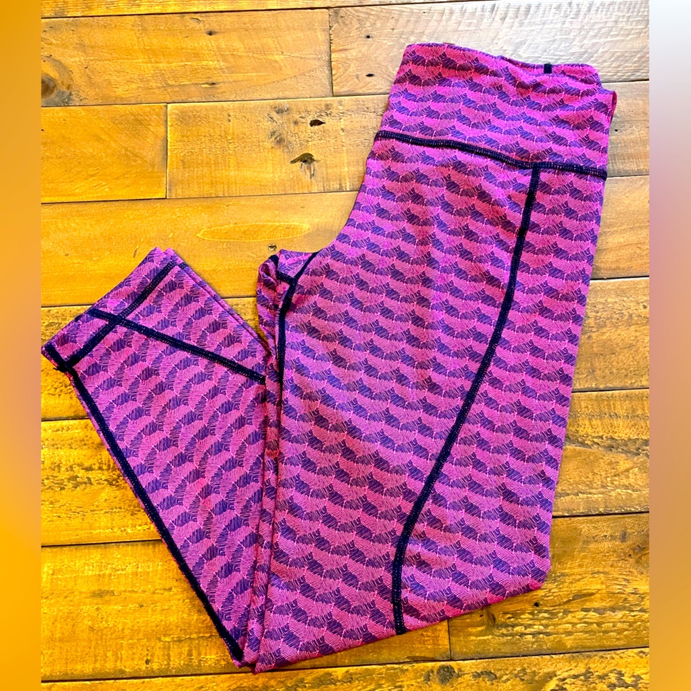 Women’s vineyard vines performance crop leggings pink navy size medium worn once